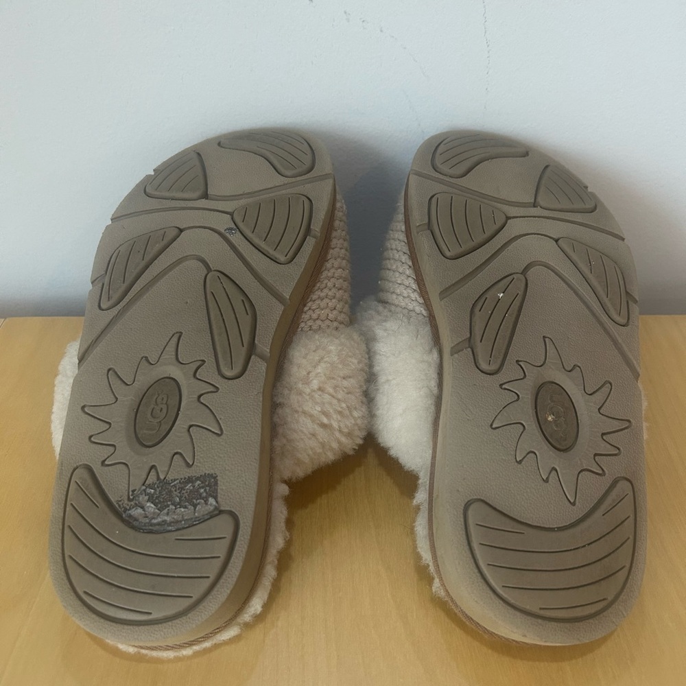 UGG Cream Cozy Knit Slippers Sz 8 - Picture 4 of 6
